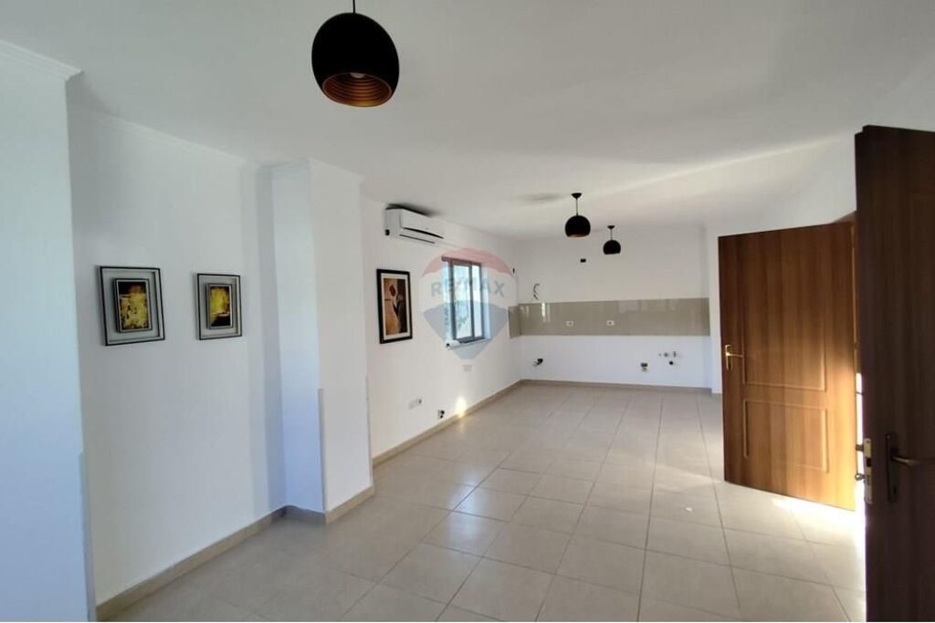 Vilë - Për Qira - Rruga e Elbasanit, Tiranë