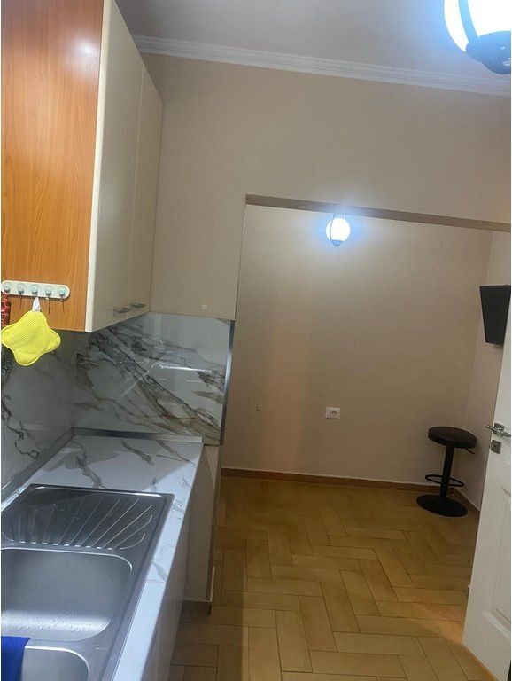 Apartament 120 m² prane Varrit të Bamit, Tiranë, hapësira 2+1 Me Qira