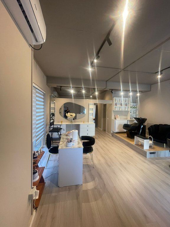 Attività di salone di bellezza in vendita nel complesso Mangalem, Ali Demi, Tirana