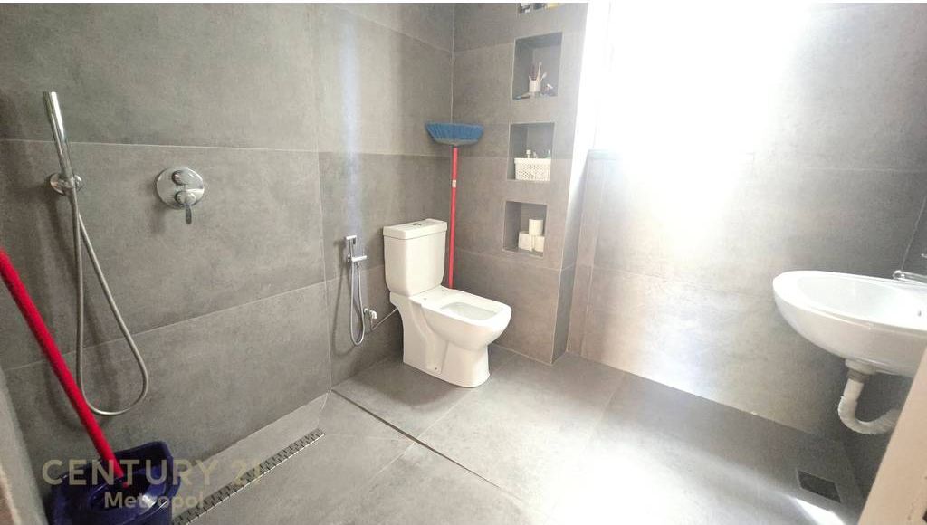 Opportunity! Apartment 2+1+2 for sale in Allias, near Bajram Curri School! 120,000 €