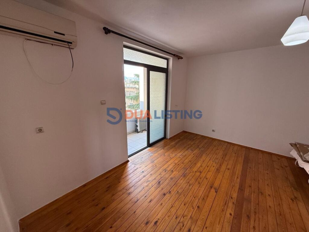 Shitet Apartament 2+1 – Bulevardi Zhan D’Ark, Brryli !