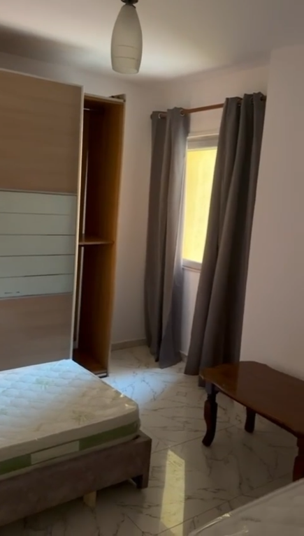 Apartament 1+1 per qera Rruga e Kavajes !