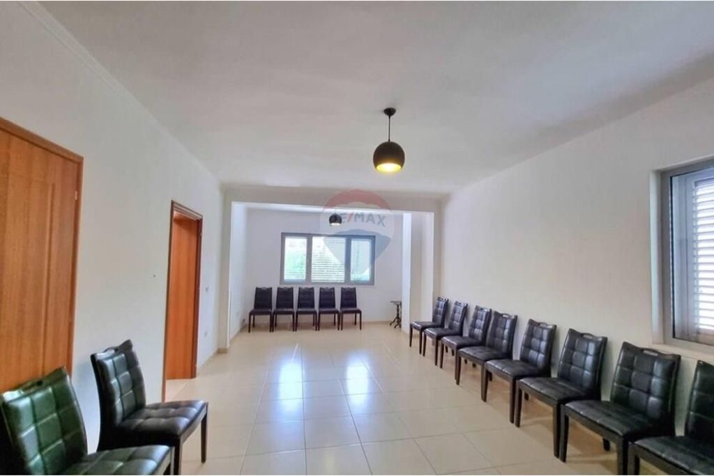 Vilë - Për Qira - Rruga e Elbasanit, Tiranë