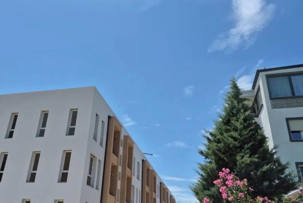 🏡 Shitet Apartament 1+1 pranë detit – Gjiri i Lalzit