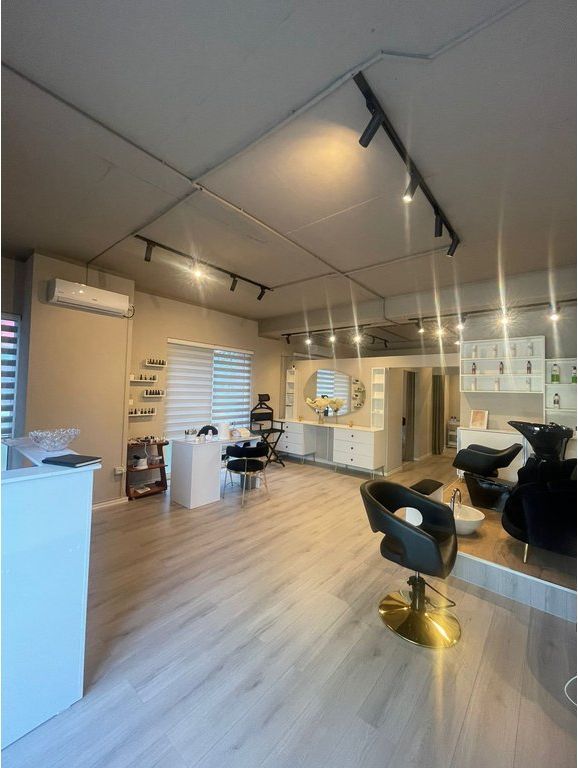 Attività di salone di bellezza in vendita nel complesso Mangalem, Ali Demi, Tirana