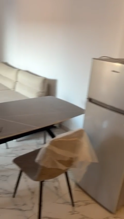 Apartament 1+1 per qera Rruga e Kavajes !
