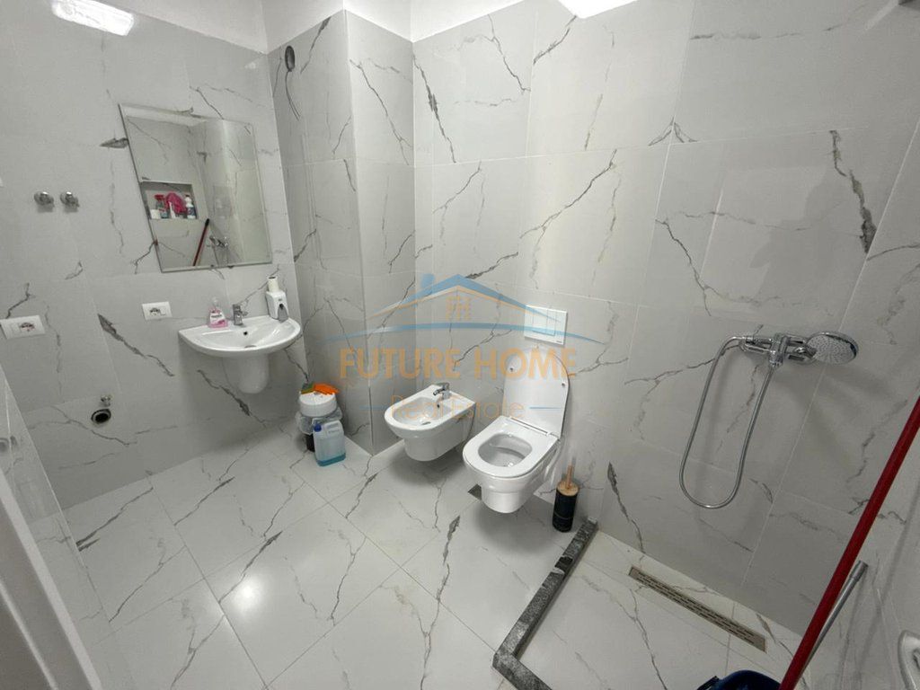 Qera , Ambient Biznesi  Post Parkimi , Zogu i Zi,Tiranë