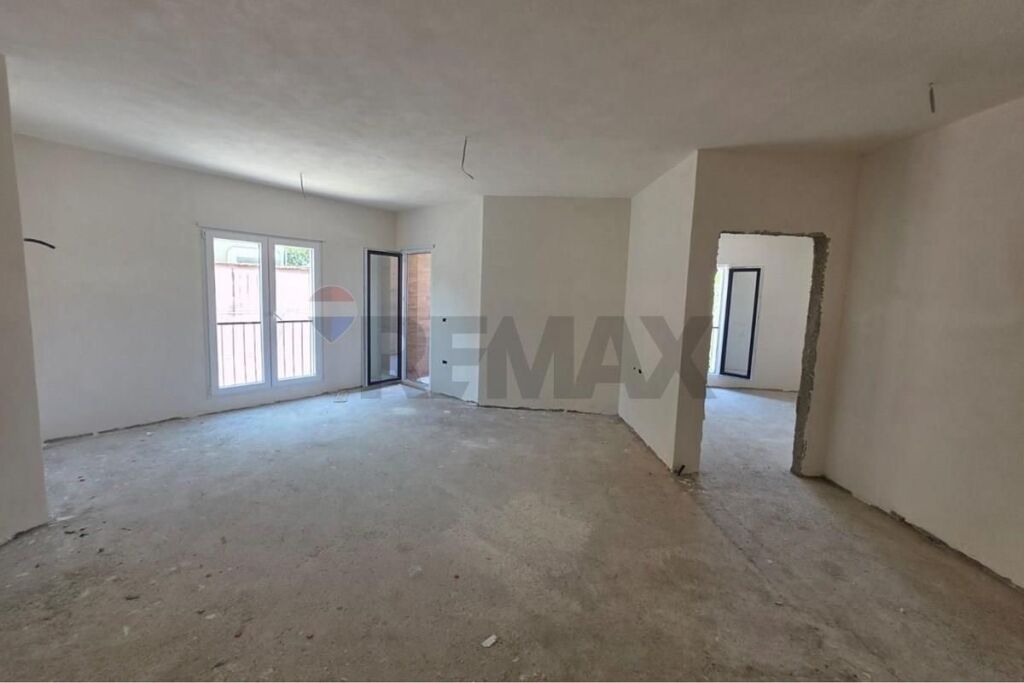 Shitet Apartament 2+1+2 tek Rruga e Elbasanit