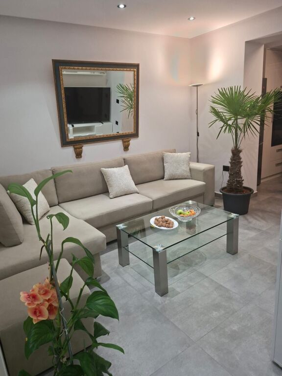 For rent 1+1 Paris Commune 750€
