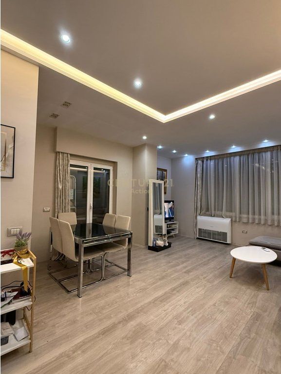 Apartament 2+1 me qira te Pazari I Ri