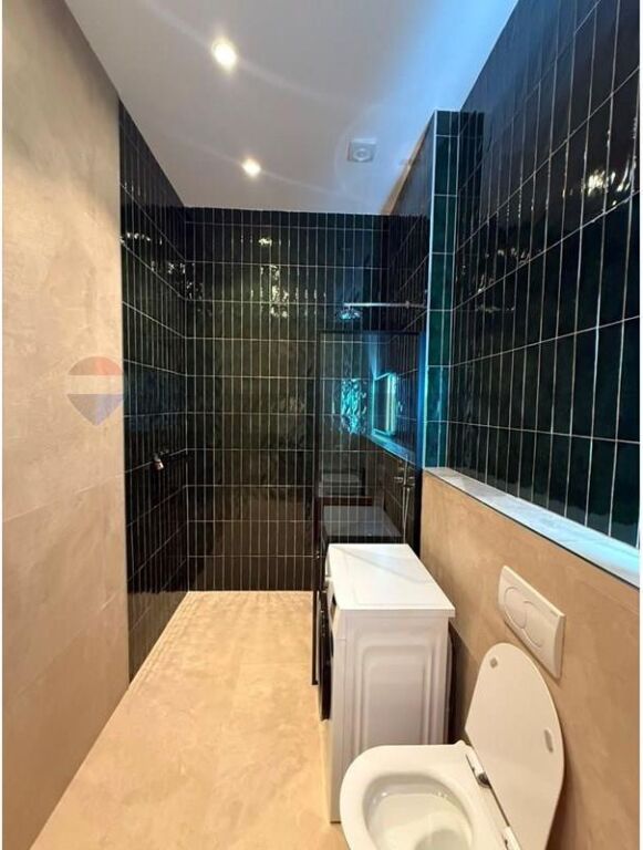 Apartment - For Rent - 9 Floors, Tirana
