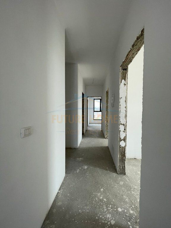 Appartamento 3+1+2+Posto Auto in Vendita, Tirana Entry I