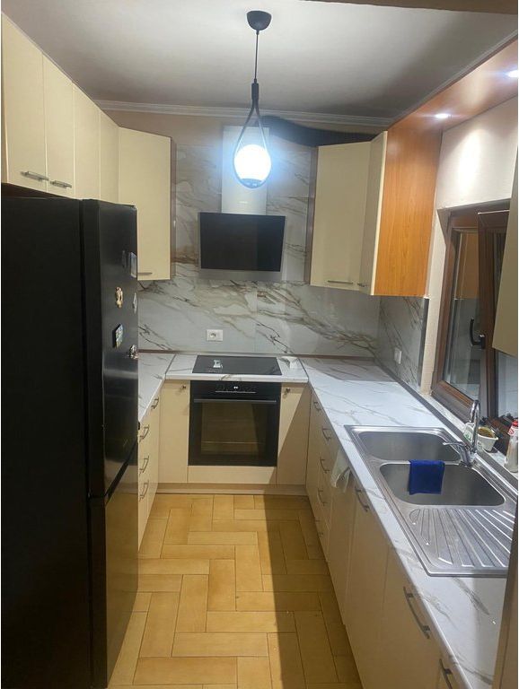 Apartament 120 m² prane Varrit të Bamit, Tiranë, hapësira 2+1 Me Qira