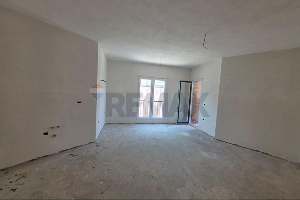 Apartment 2+1+2 for sale on Elbasani Street