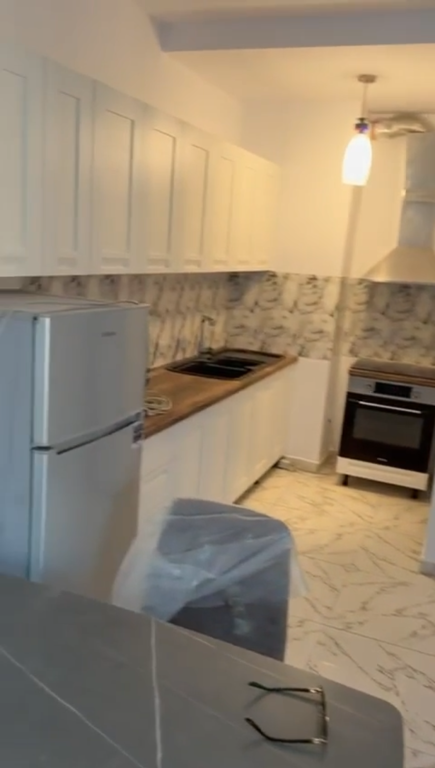 Apartament 1+1 per qera Rruga e Kavajes !