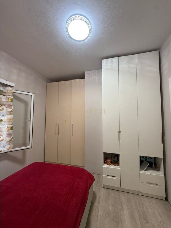 Apartament 2+1 me qira te Pazari I Ri