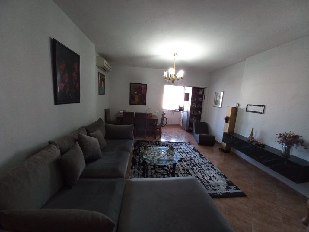 Apartament 2+1 Me Qira në Laprakë, Tiranë