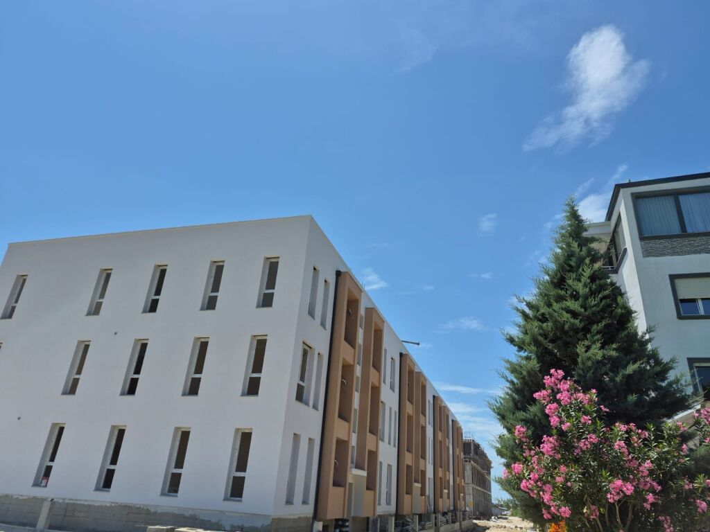 🏡 Shitet Apartament 1+1 në Katin Përdhe – Pranë Detit, Gjiri i Lalzit