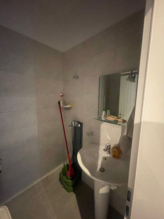 Attività di salone di bellezza in vendita nel complesso Mangalem, Ali Demi, Tirana