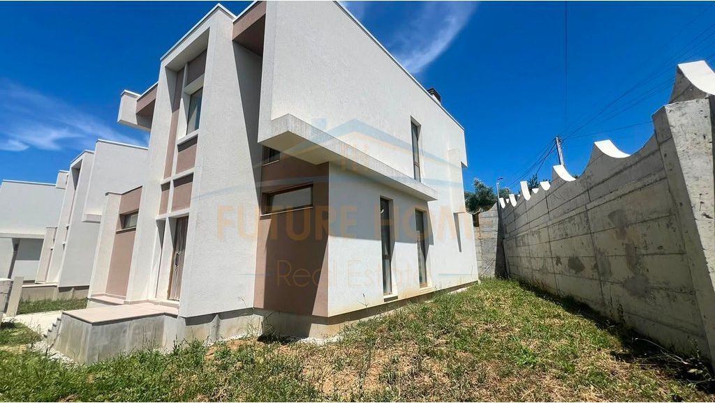 Shitet, Vilë 2-katëshe, Residenca Luleborë, Lundër.