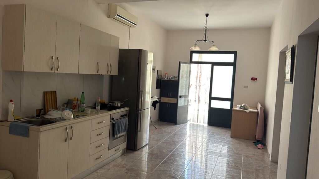 3-storey villa for sale – Railway, Beach!