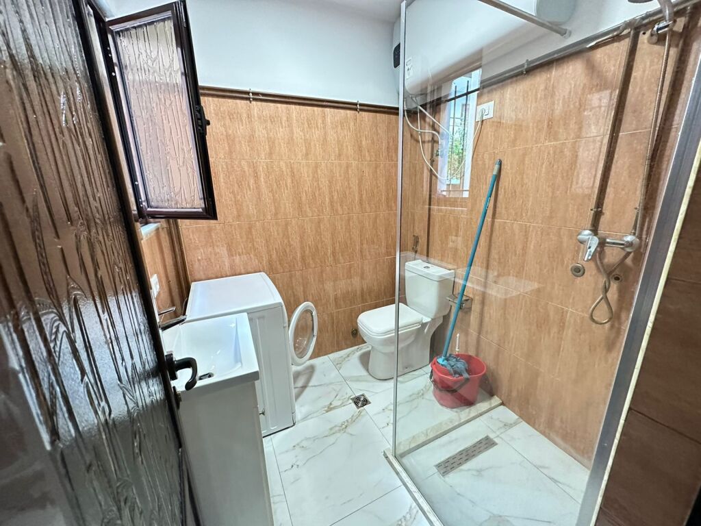 Qera , Apartament 1+1  Pjese vile kati 1  Cmimi 40000 leke  Tek jordan Misja