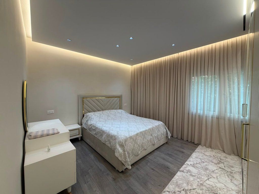 Qera, Apartament 2+1, Pallati me Shigjeta, Tirane 850 €