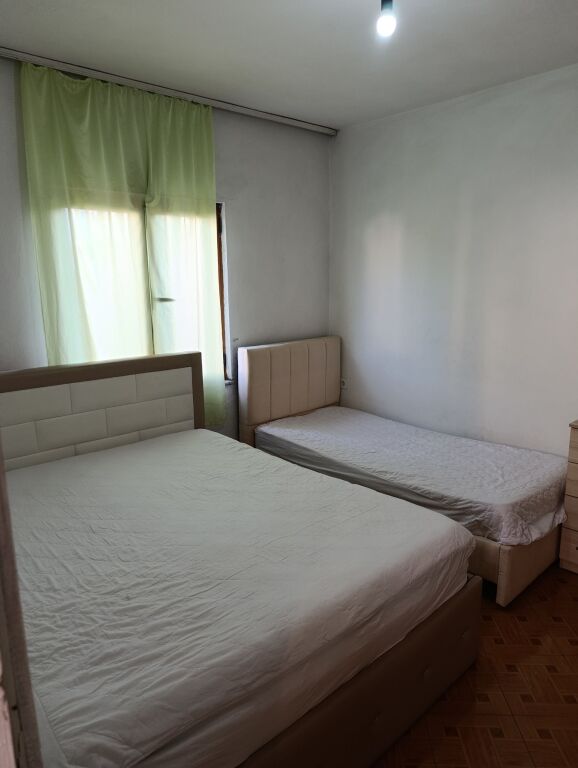 Affitto | Shtëpi private 1 + 1 | Rruga Njazi Meka | 350 €/mese