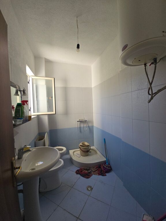 SHITET APARTAMENT 1+1 TEK SHKEMBI I KAVAJES SIPER RRUGES