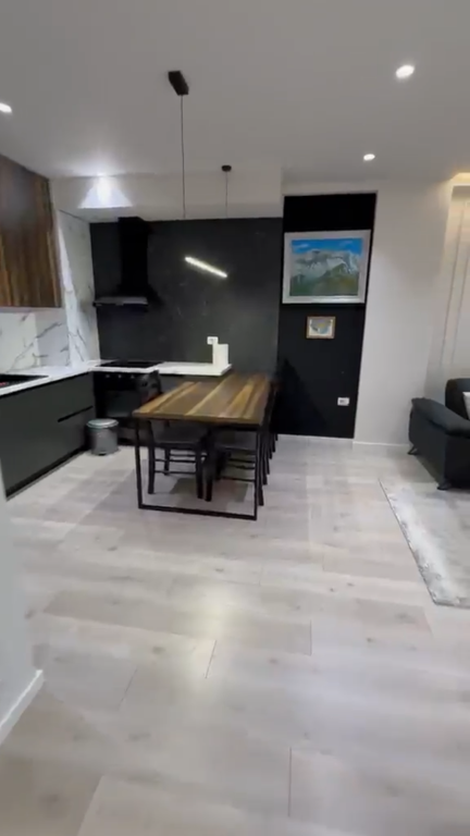 Apartment 1+1, Astir!