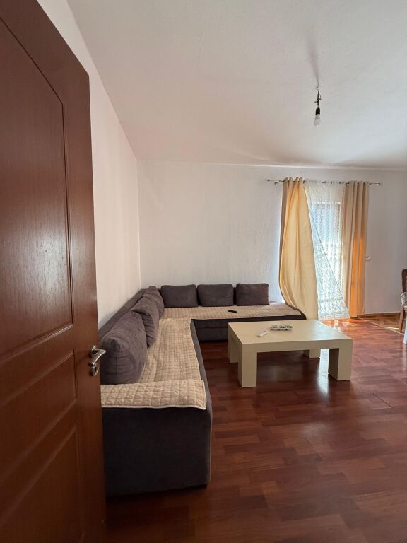 Rent | Shtëpi private 2 + 1+2 | Rruga 5 Maji | 500 €/month