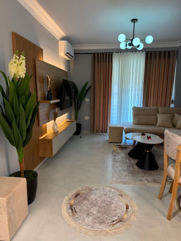 🏡 Jepet me qira apartament 1+1  📍 Kompleksi Tom Doshi, Shkozë, Tiranë 📐 Sipërfaqe: 60 m² 🏢 Kati 4 (pa ashensor)  .  💰 Çmimi: 400 €/muaj