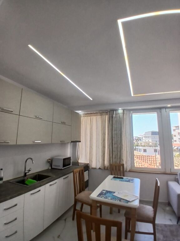 🏡 **SHITET APARTAMENT 1+1 PRANË BASHKISË** ✨