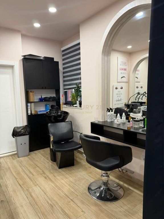 Shop for rent near Dinamo Stadium!!