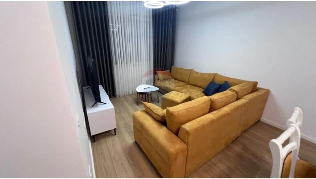 Apartament - Për Qira - Blloku I Vilave, Tiranë