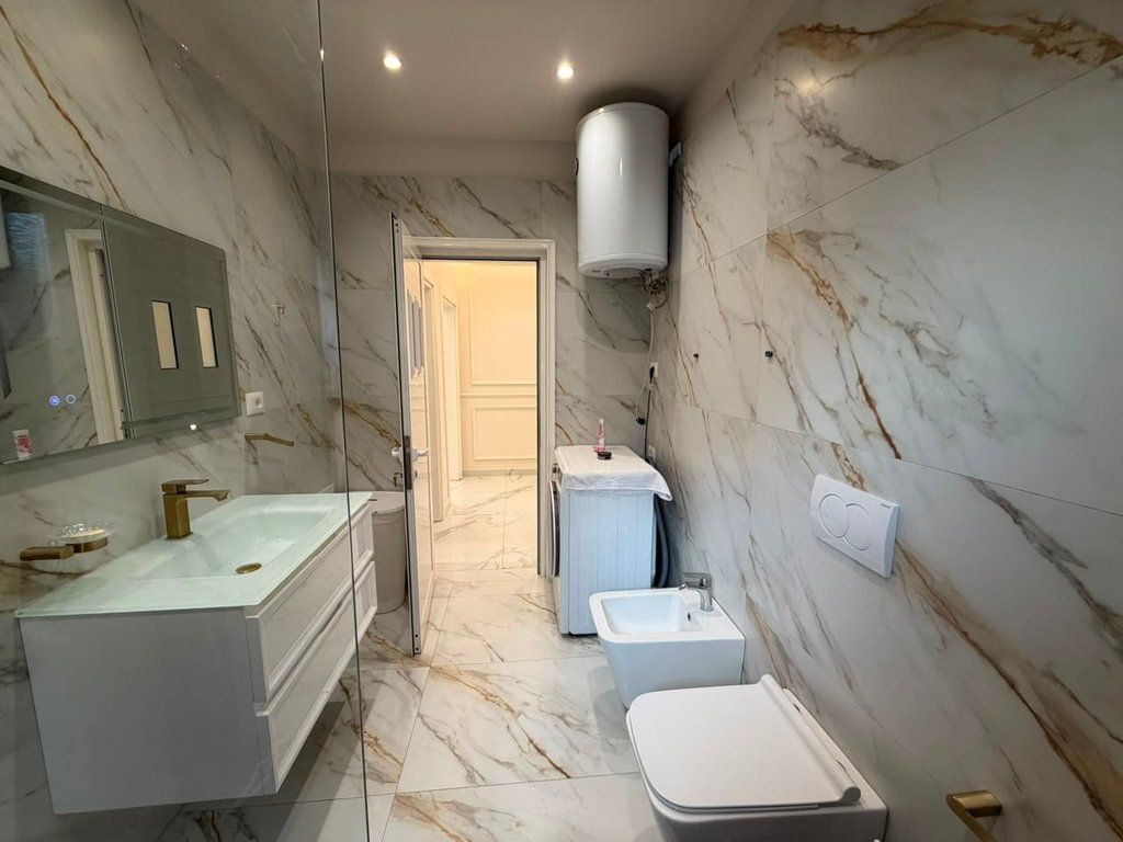 Qera, Apartament 2+1, Pallati me Shigjeta, Tirane 850 €