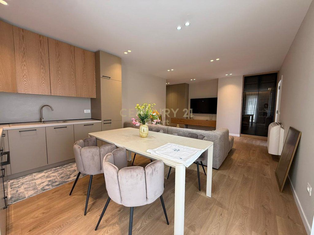 Apartment 2+1 for rent at Donika Center