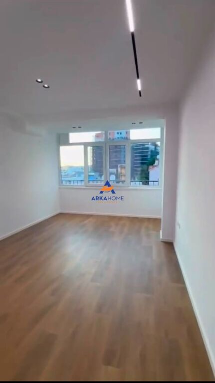 MONOLOCALE IN VENDITA 30M2 "VIA FROSINA PLAKU, 21 DHJETORI" 115.000 EURO