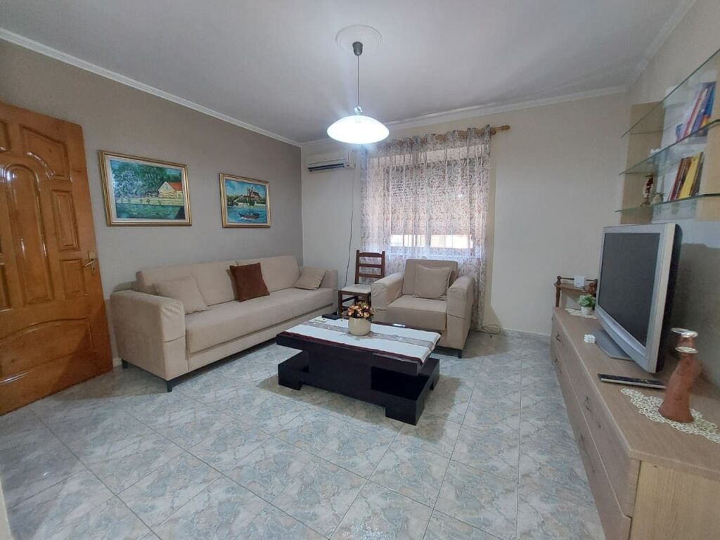 🏢Elbasan Street, near the Treasury Branch, a 1+1 furnished apartment is for rent, 50,000 Leke