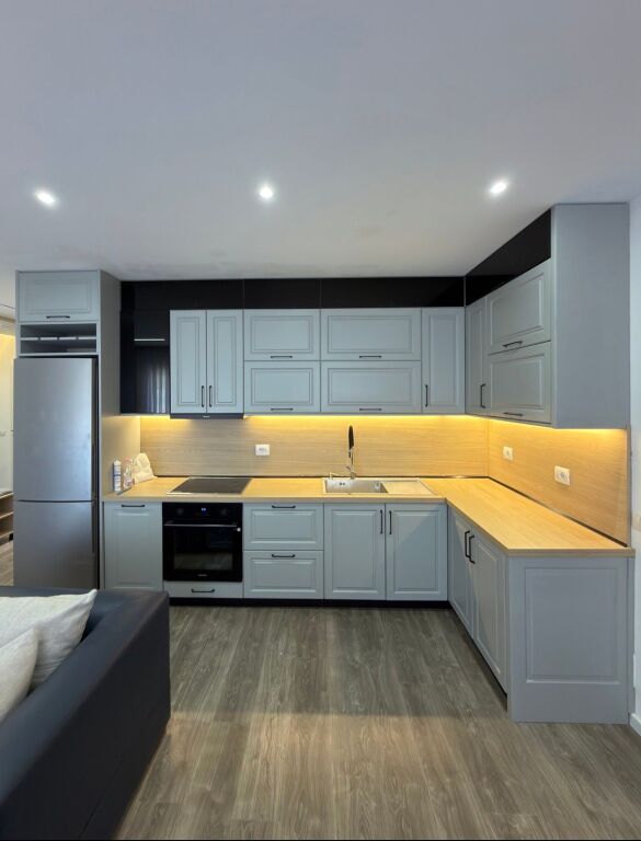 Apartament 2+1 per qera te Kontakti