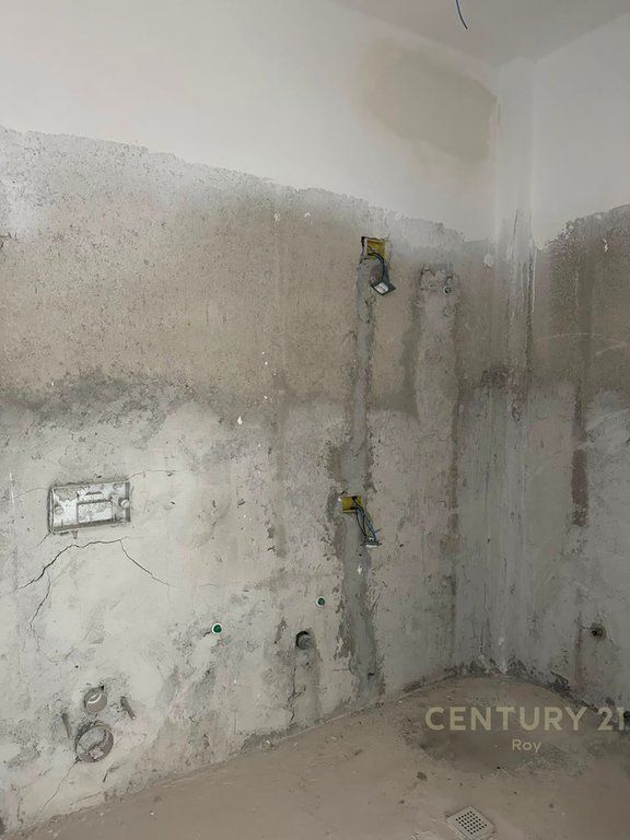 Qerret! Apartament 1+1 Për Shitje 100 metra nga deti!!