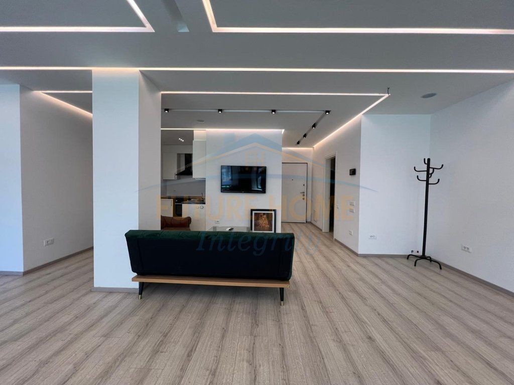 Qera, Apartament 2+1+2 Ballkone, Bllok, Tiranë.