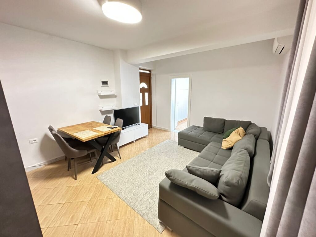 Qera , Apartament 1+1  Pjese vile kati 1  Cmimi 40000 leke  Tek jordan Misja