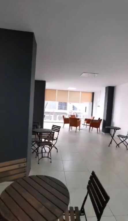 Ambient biznesi 230 m² me qira në Kodrën e Diellit