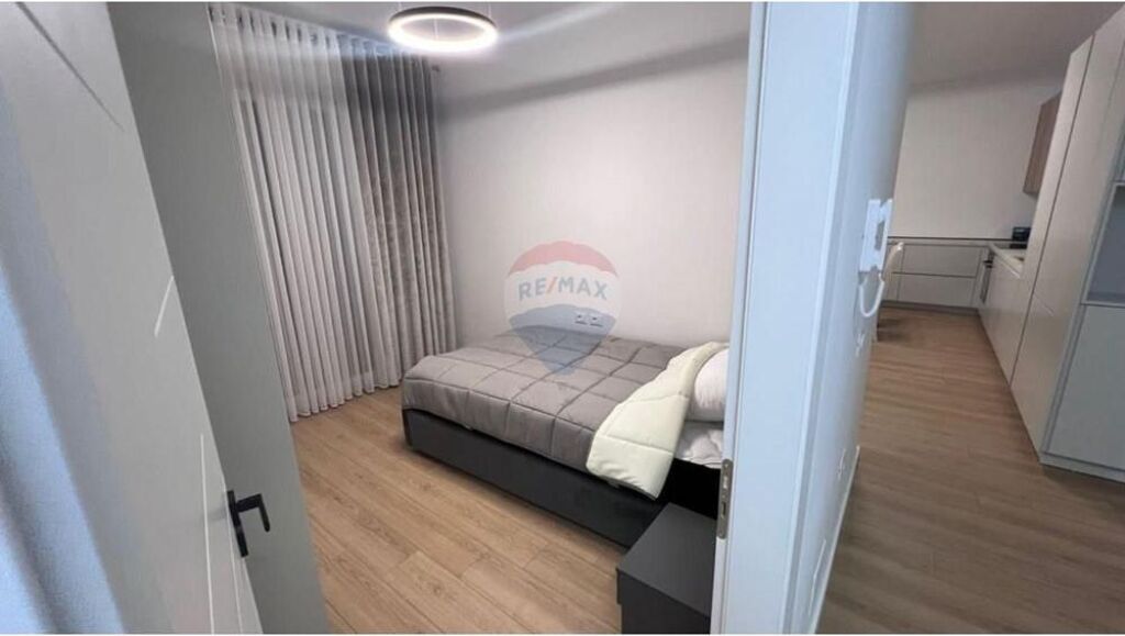 Apartament - Për Qira - Blloku I Vilave, Tiranë
