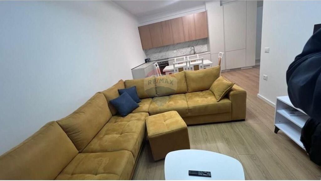 Apartament - Për Qira - Blloku I Vilave, Tiranë