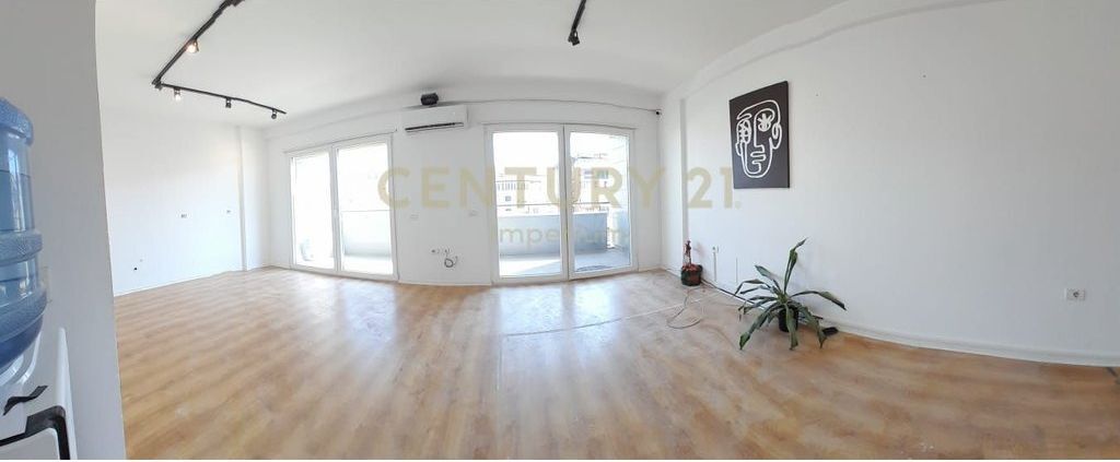 Apartament për Zyra me Qira në Komunën e Parisit – 4 Ambiente Pune! 1,000 € /Muaj