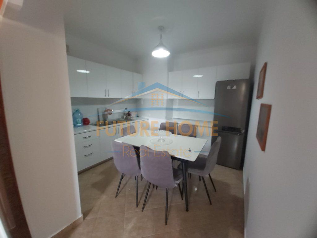 Disponojmë apartament 2+1 per qira tek Kompleksi Grand, Ish Tregu Elektrik.