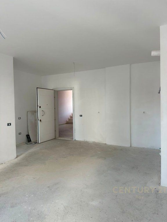 Qerret! Apartament 1+1 Për Shitje 100 metra nga deti!!
