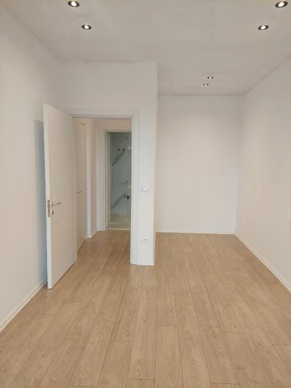 Ufficio in Affitto 1+1 presso il Complesso Tirana Garden Building (ID BZ2999) Tirana